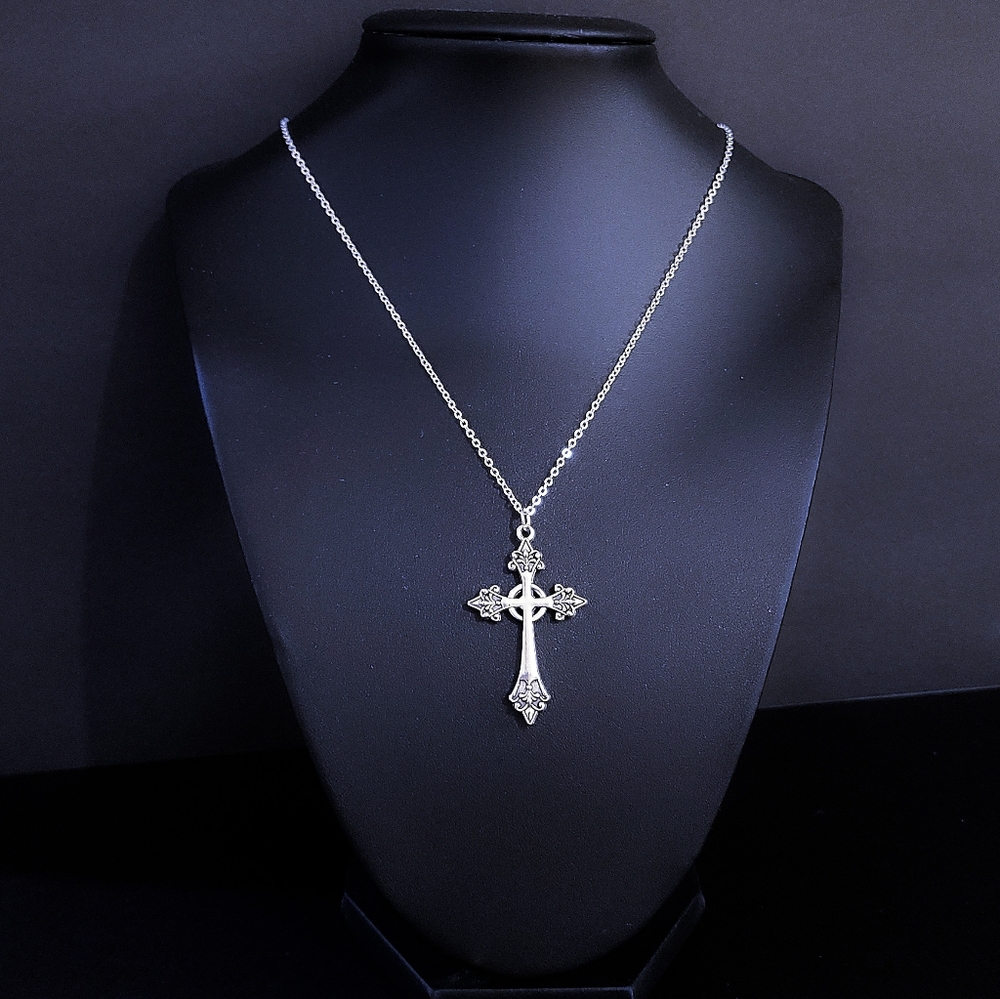 18" Silver Cross Necklace 013